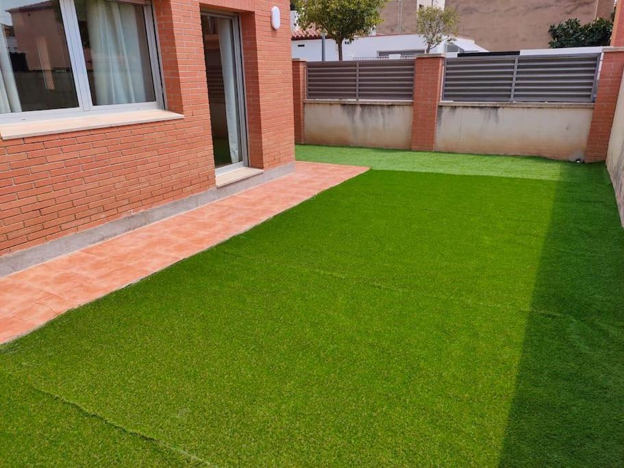 Chalet Amplio Con Jardin Y Zona Barbacoa. Reus Ngoại thất bức ảnh