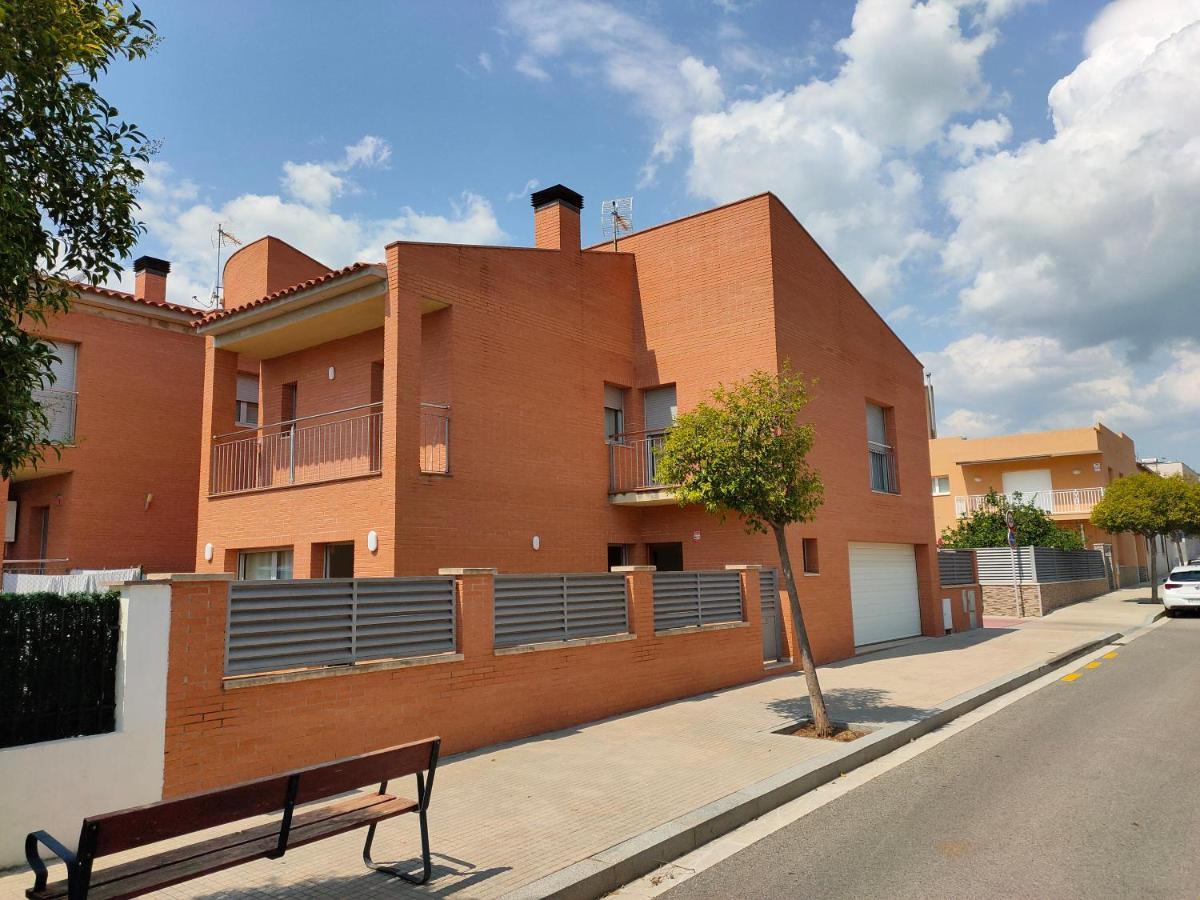 Chalet Amplio Con Jardin Y Zona Barbacoa. Reus Ngoại thất bức ảnh